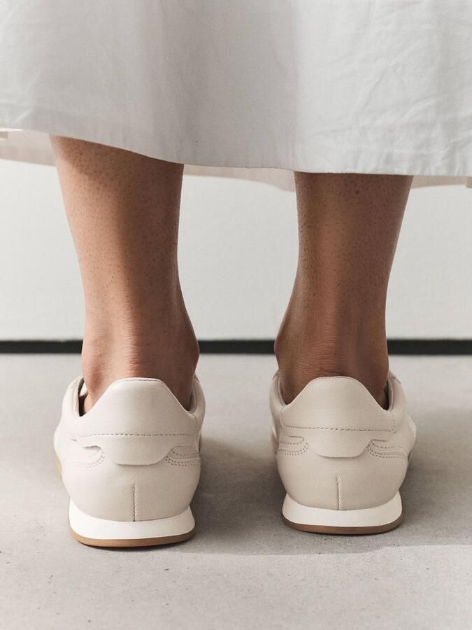 Next Dames Forever Comfort smalle sneakers met veters en logo Naturel - Foto 4