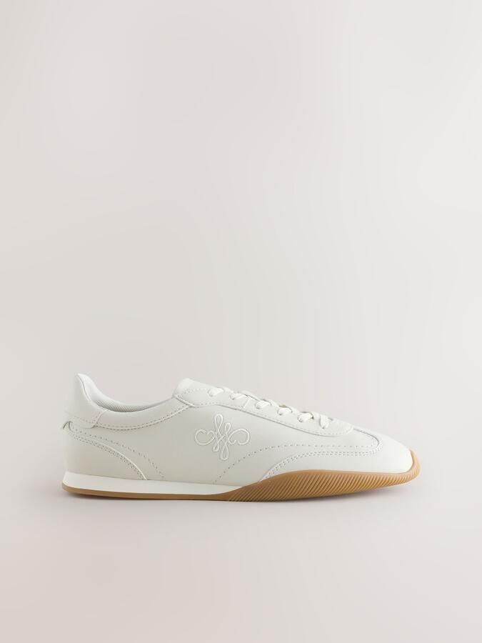 Next Dames Forever Comfort smalle sneakers met veters en logo Naturel - Foto 2