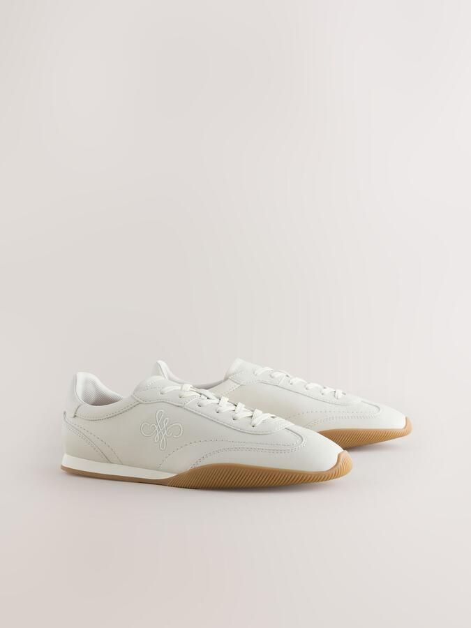 Next Dames Forever Comfort smalle sneakers met veters en logo Naturel - Foto 3