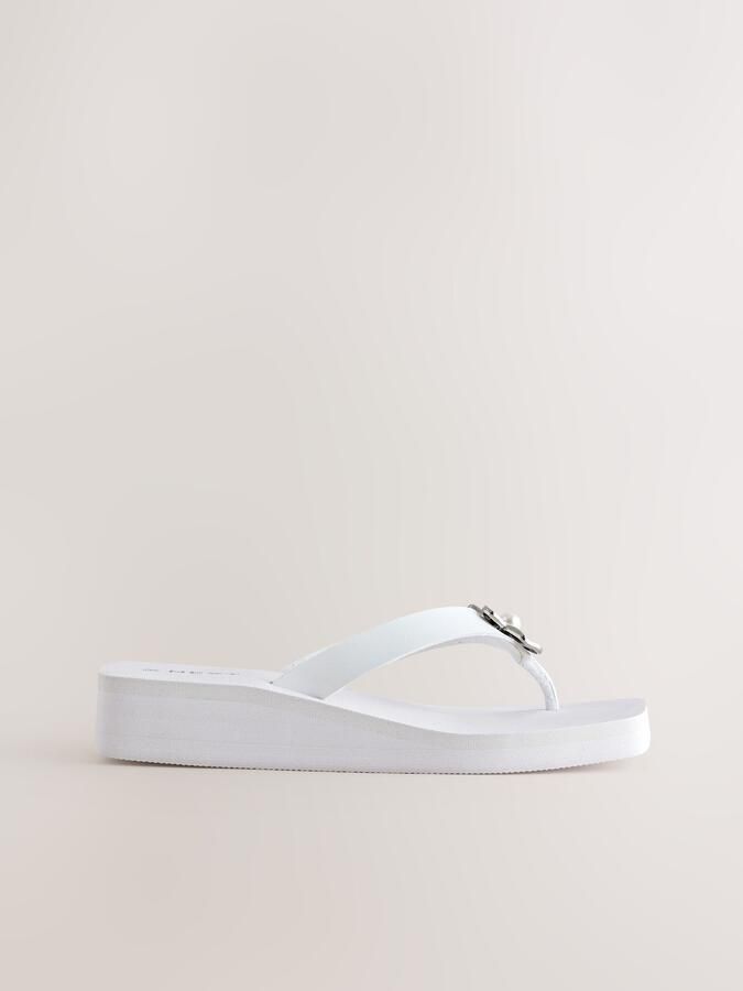 Next Dames Teenslippers met sleehak versiering en hardware Wit - Foto 2