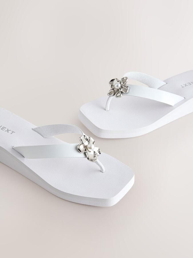 Next Dames Teenslippers met sleehak versiering en hardware Wit - Foto 4