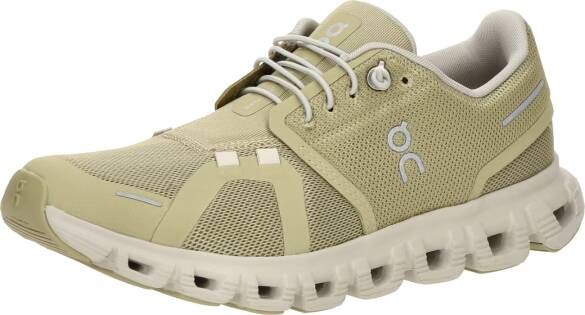 On Sneakers laag