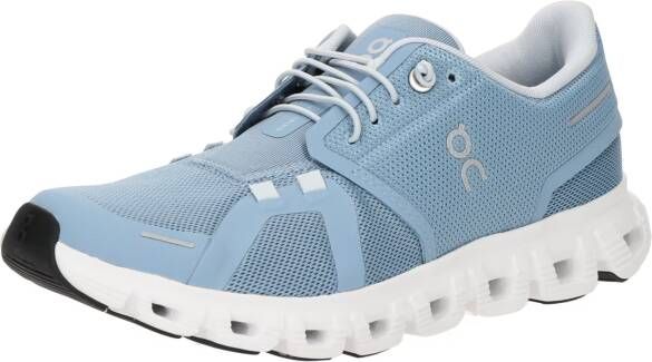 On Sneakers laag