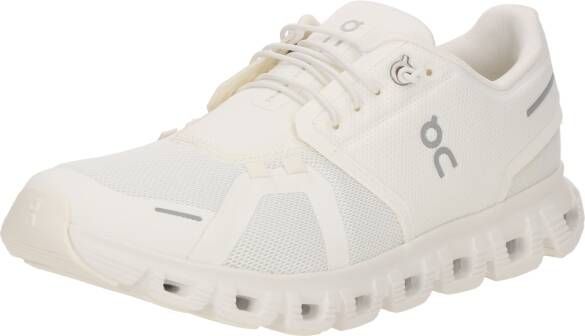 On Sneakers laag