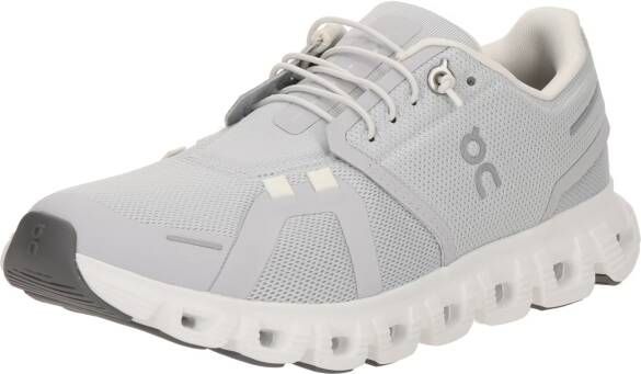 On Sneakers laag