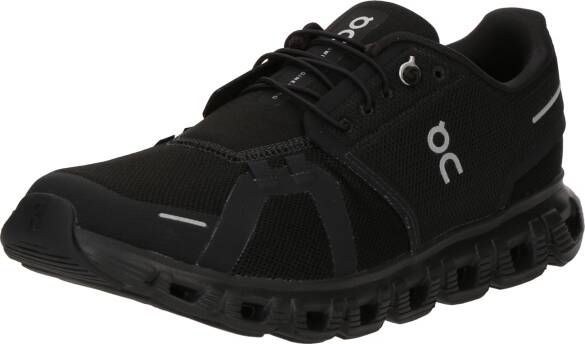 On Sneakers laag