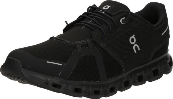 On Sneakers laag