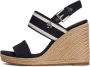 Tommy Hilfiger Sleehaksandaaltjes WEBBING HIGH WEDGE SANDAL zomerschoen sandaal wig hak met zij th-label - Thumbnail 3