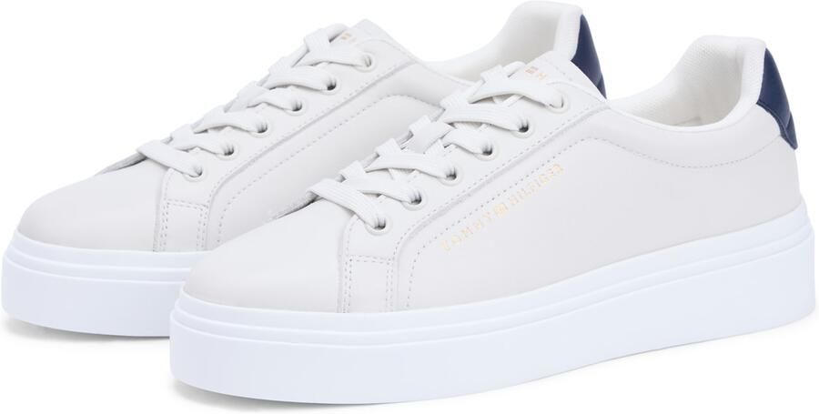 TOMMY HILFIGER Sneakers laag 'CHIC' ecru marine goud