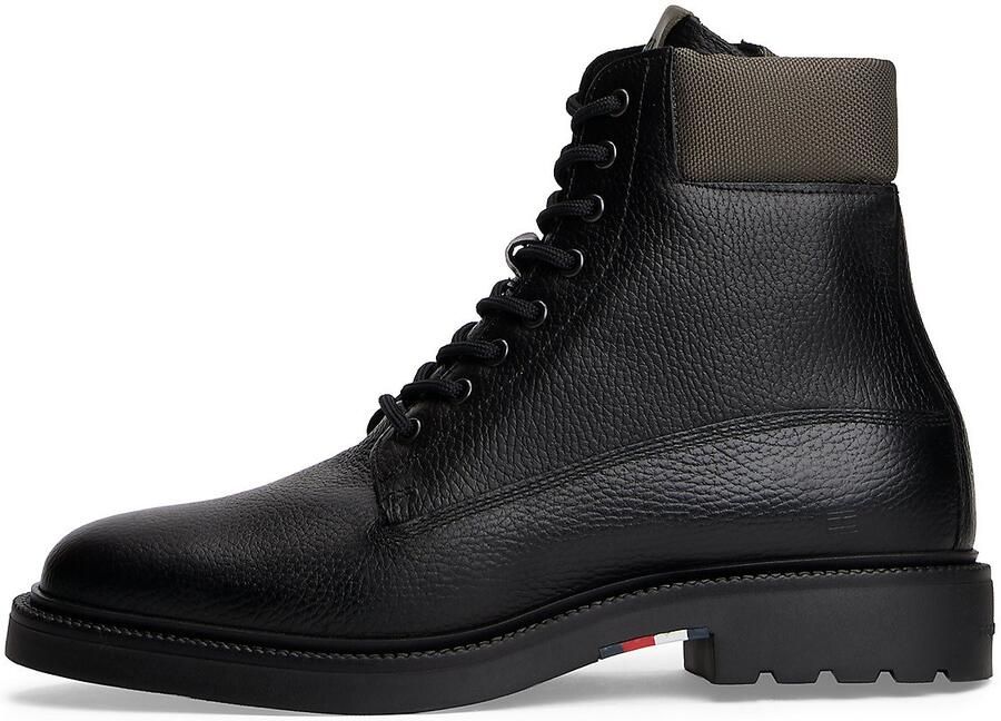 Tommy Hilfiger Veterschoenen HILFIGER COMFORT LWT WRM MX BOOT herfstboots veterenkellaars met logo-patch op de schoentong