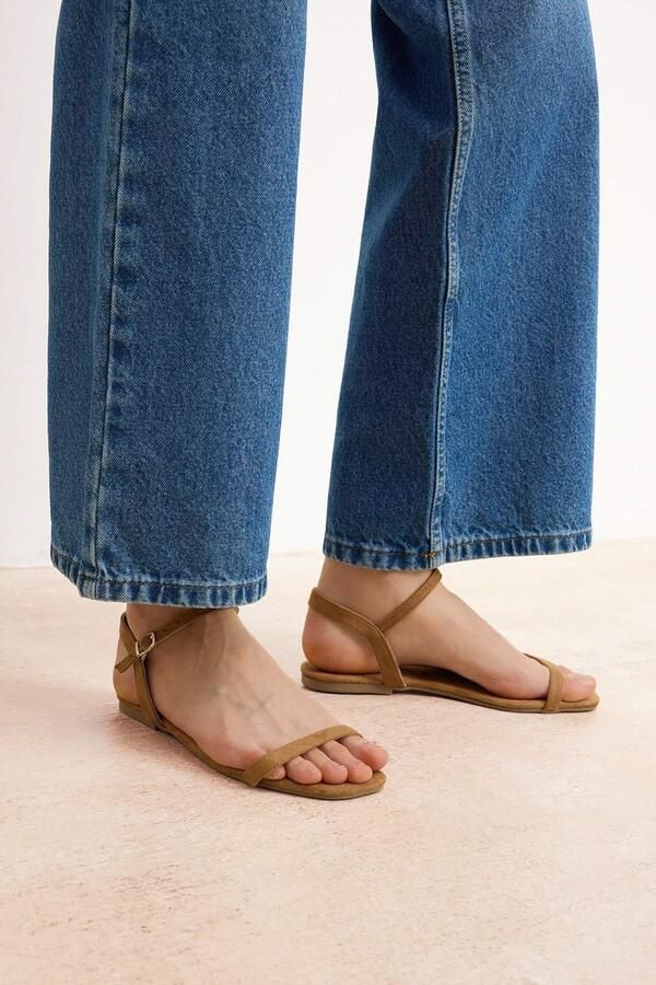 Trendyol Sandalen met riem beige