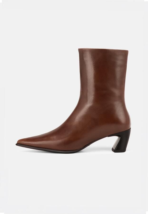 VAGABOND SHOEMAKERS Enkellaarsjes 'ILONA' cognac