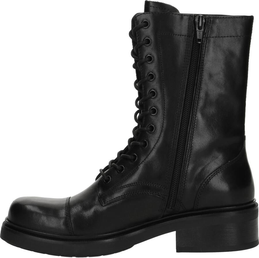VAGABOND SHOEMAKERS Veterlaarsjes 'KARLIE' zwart