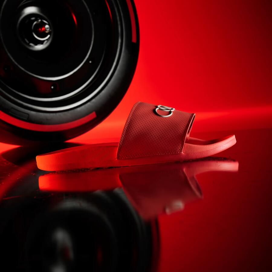 Adidas Perfor ce ADILETTE COMFORT AUDI REVOLUT F1 TEAM SLIPPERS Unisex Rood - Foto 3