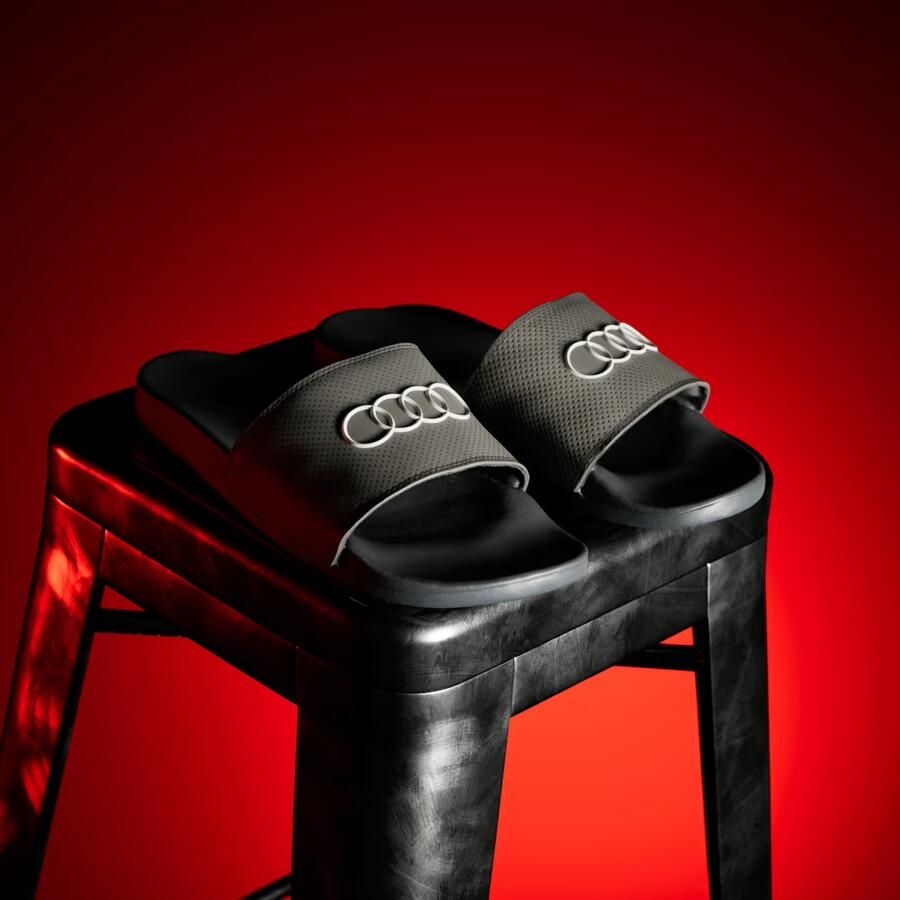 Adidas Perfor ce ADILETTE COMFORT AUDI REVOLUT F1 TEAM SLIPPERS Unisex Zwart - Foto 5