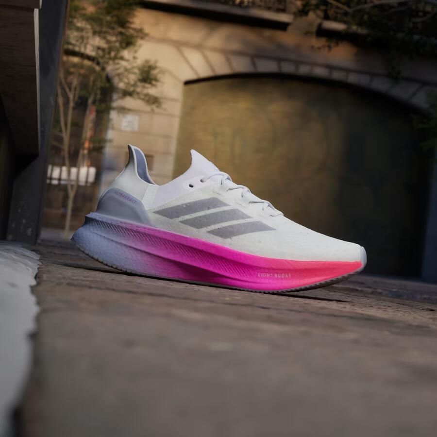 Adidas Ultraboost 5 STRUNG Hardloopschoenen