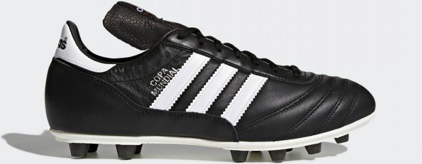 voetbalschoenen leer of synthetisch