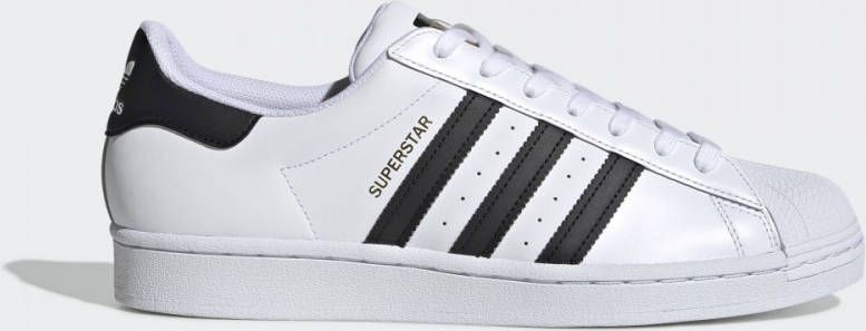 adidas geeft schoenen weg