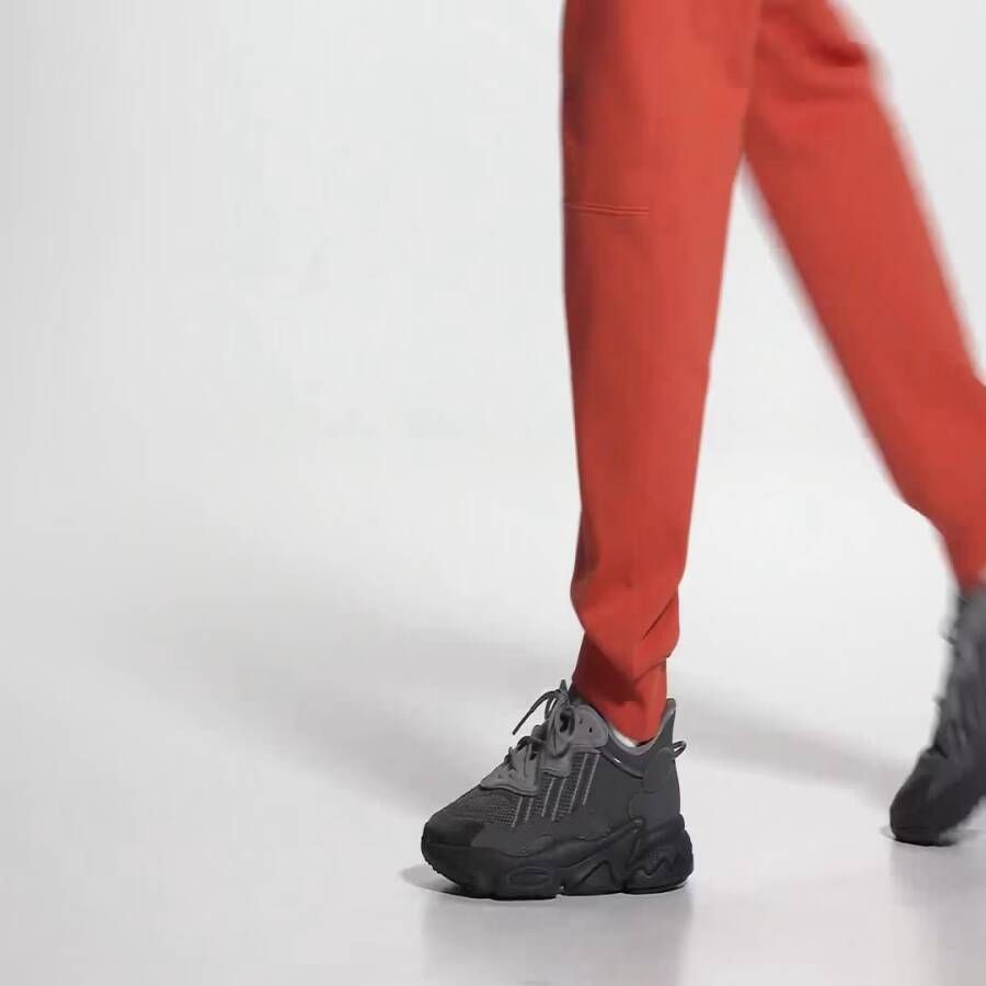 Adidas OZWEEGO Schoenen