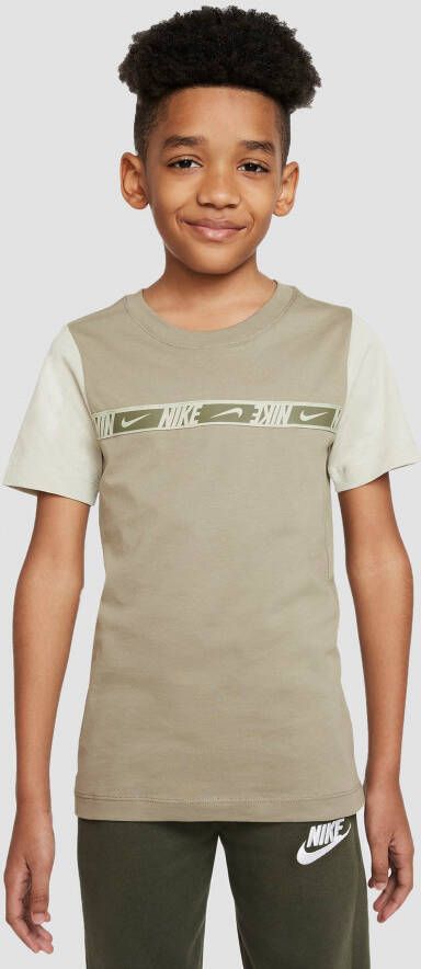 Nike sportswear repeat shirt groen kinderen