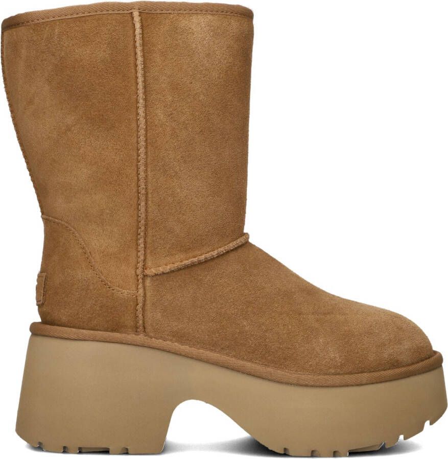 UGG Boots Dames Classic Short New Heights Maat: 40 Materiaal: Suède Kleur: Cognac