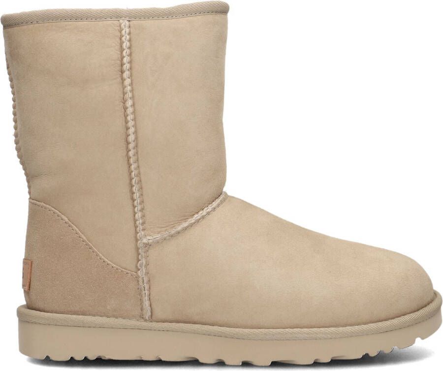 UGG Vachtlaarzen Dames Classic Short Ii Maat: 40 Materiaal: Suède Kleur: Beige