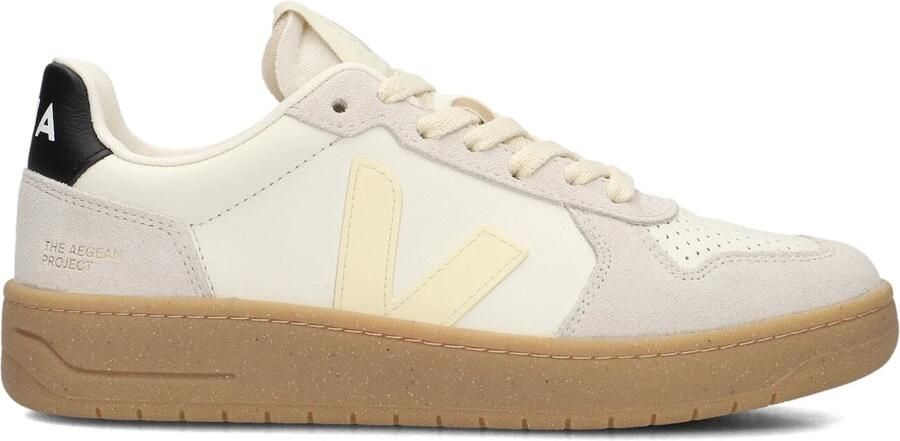 VEJA Lage Sneakers Dames V-82 Maat: 40 Materiaal: Leer Kleur: Beige