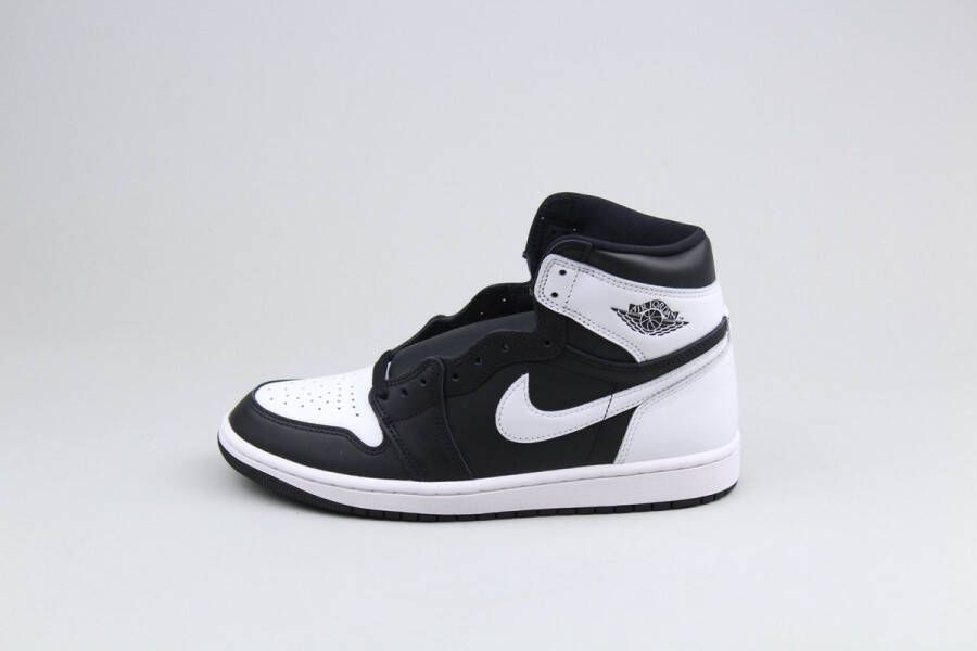 Air Jordan 1 Retro High OG Black White