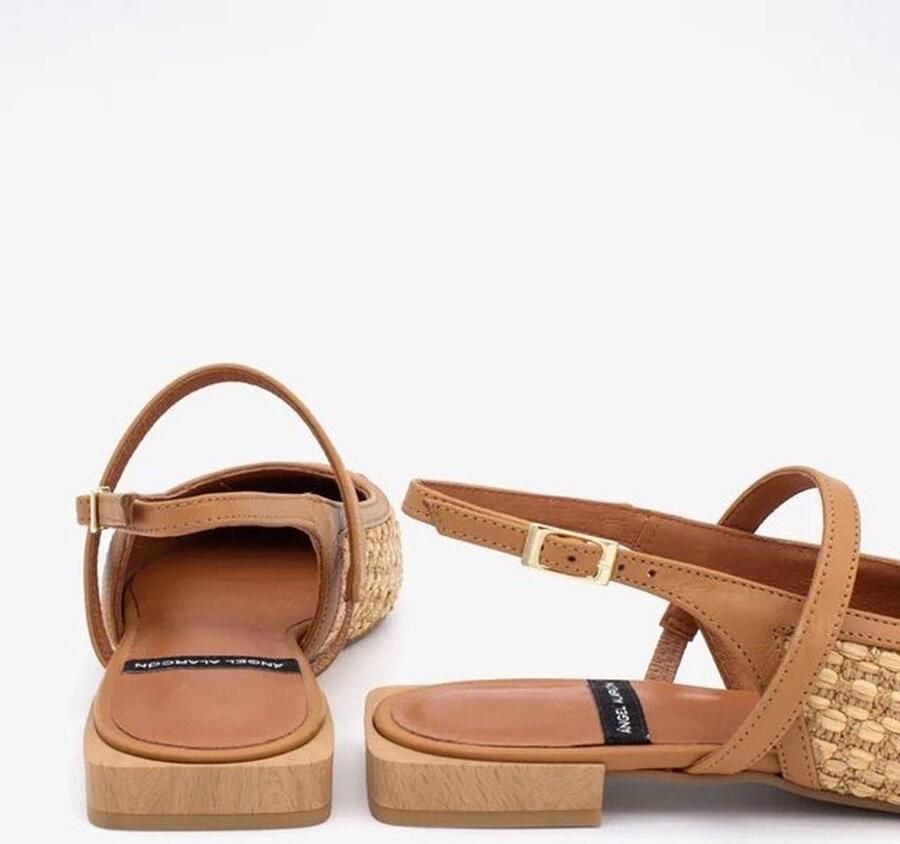 Angel Alarcon 26002 camarello Beige