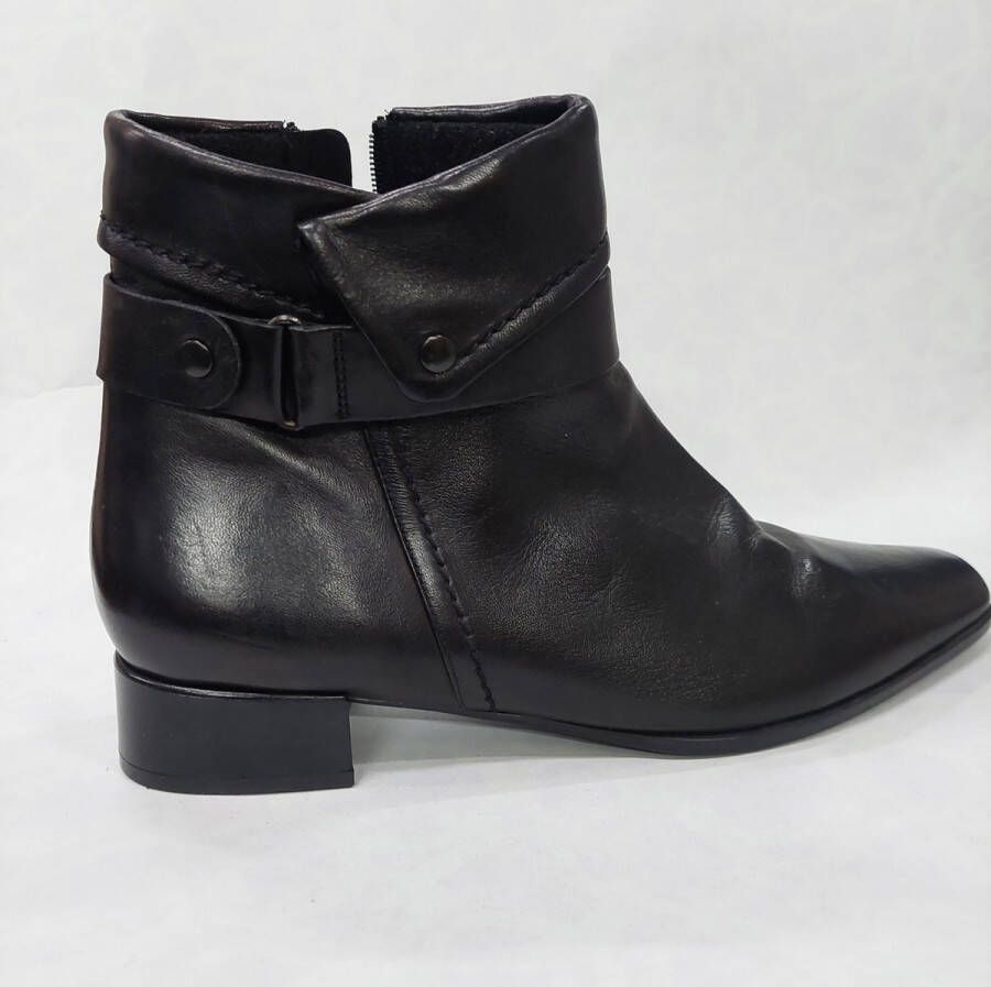 Anita 064.237AN enkellaarzen met rits zwart