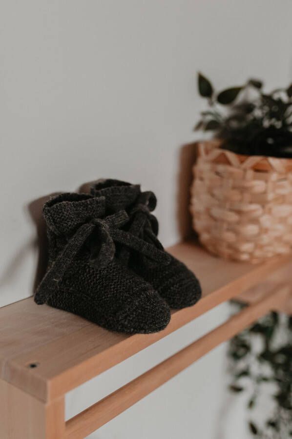 BabyRoomBoom Baby slofjes Merino Wol met Veter Donkergrijs