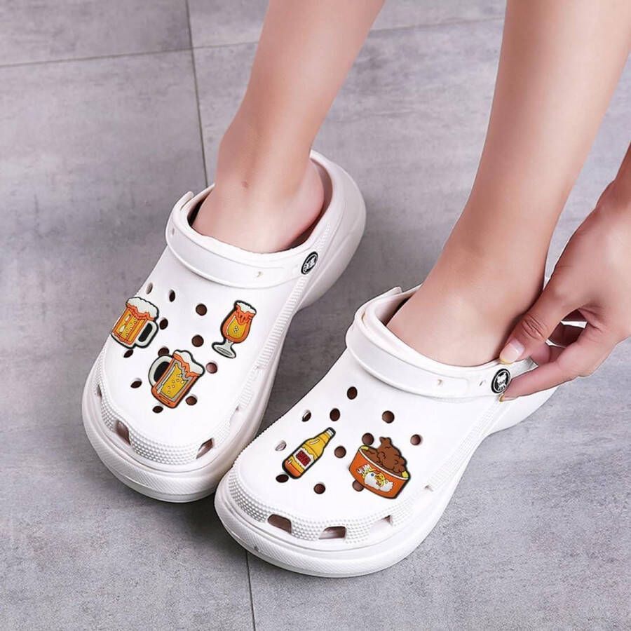 Brenzoos 15 stuks karikatuur schoenbedels van PVC voor clogs Schoendecoratie voor armband kindergeschenken