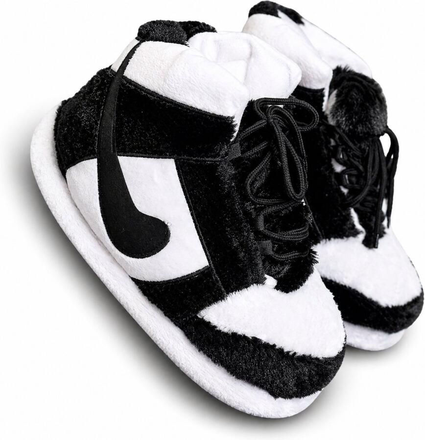Caimco Sneaker Sloffen Zwart Wit Unisex Pantoffels in Sneaker Design One Size Warme Pluche Huispantoffels voor & Comfortabele Cozy Slippers