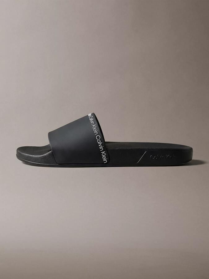 Calvin Klein Muiltjes 'Essential Repeat Logo Pool' zwart wit