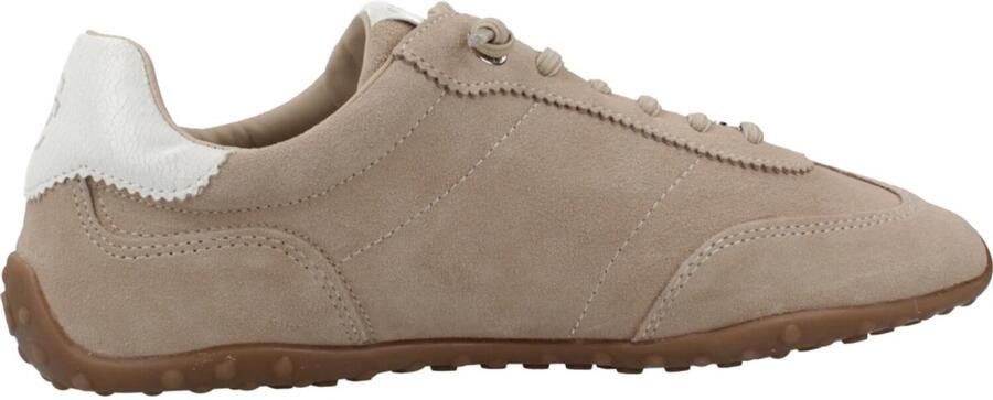 Carmela Schoenen met veters