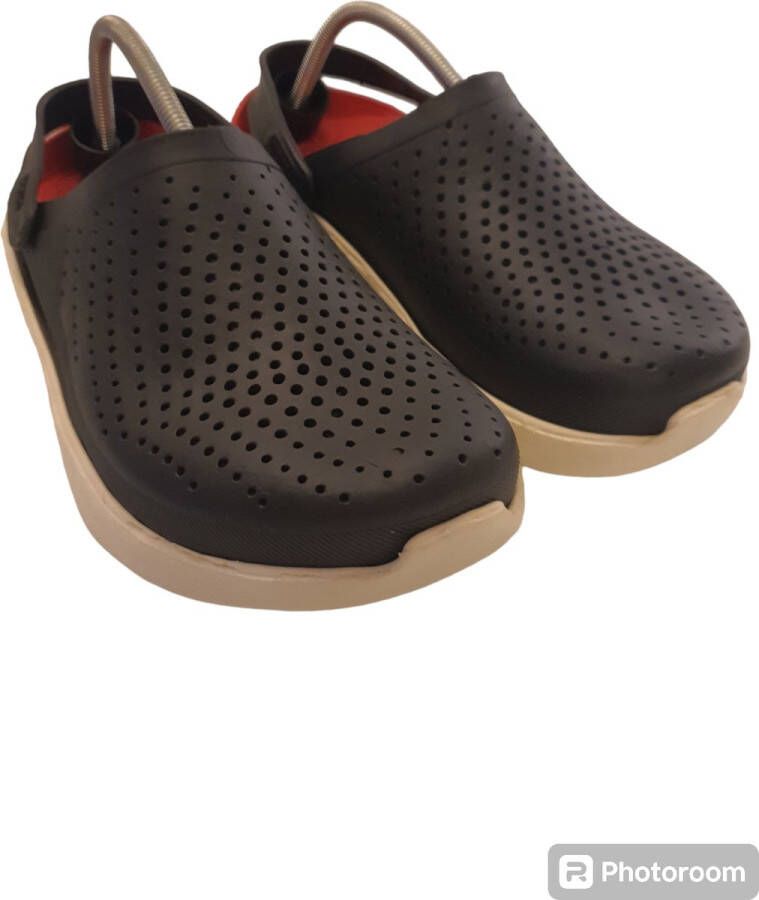 Croos Crocs-stijl slipper kleur grijs zool blauw. Met kleine ie foutjes - Foto 1