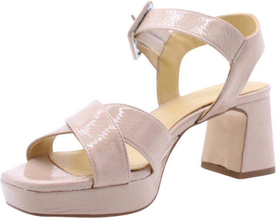 Ctwlk. Stijlvolle Sandalen uit Azerbeidzjan