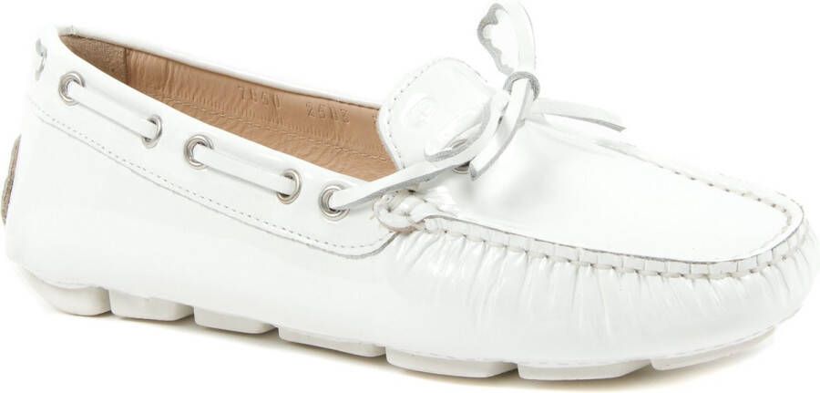 Dee Ocleppo Witte Patentleren Loafer met Strik White Dames