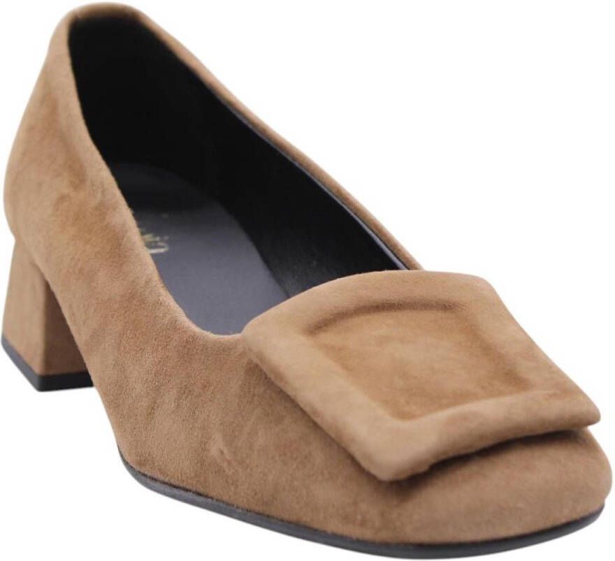 E Mia Pump Bruin