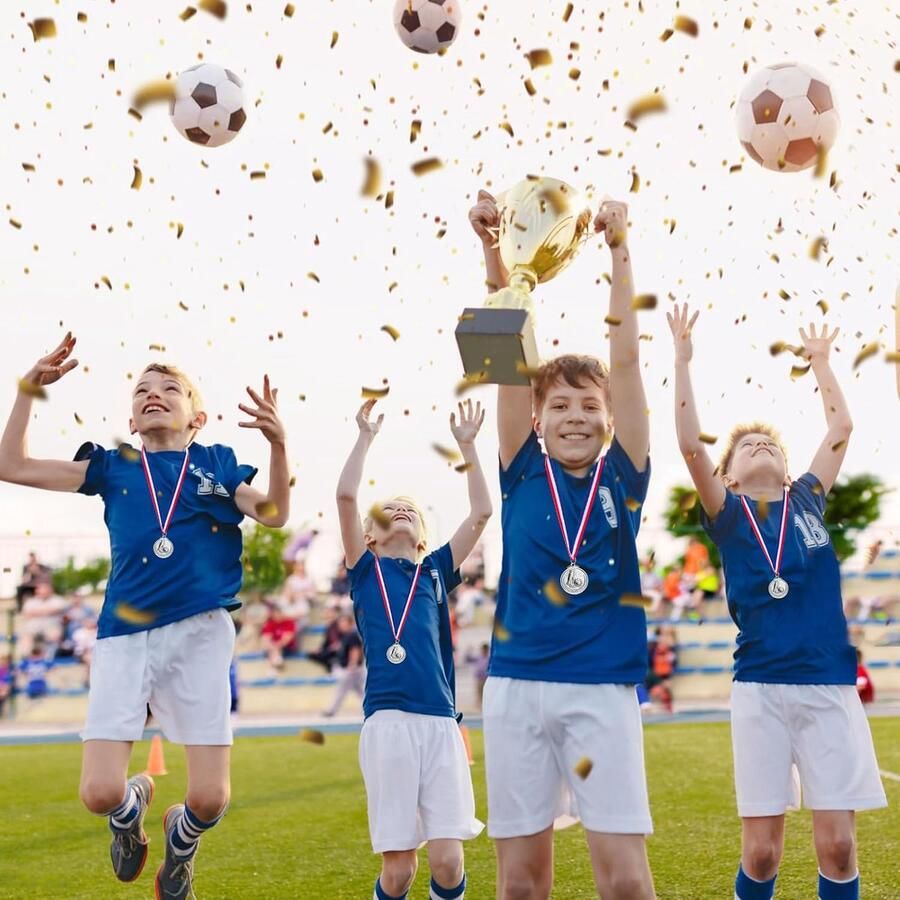 12 stuks gouden voetbalmedaille met neklinten