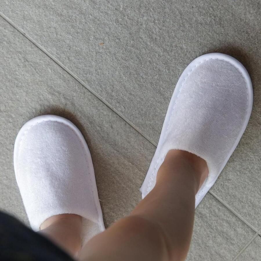 Comfortabele Hotel Slippers voor Spa en Wellness Antislip Universele Maat voor nen en 20 Paar in Kleuren