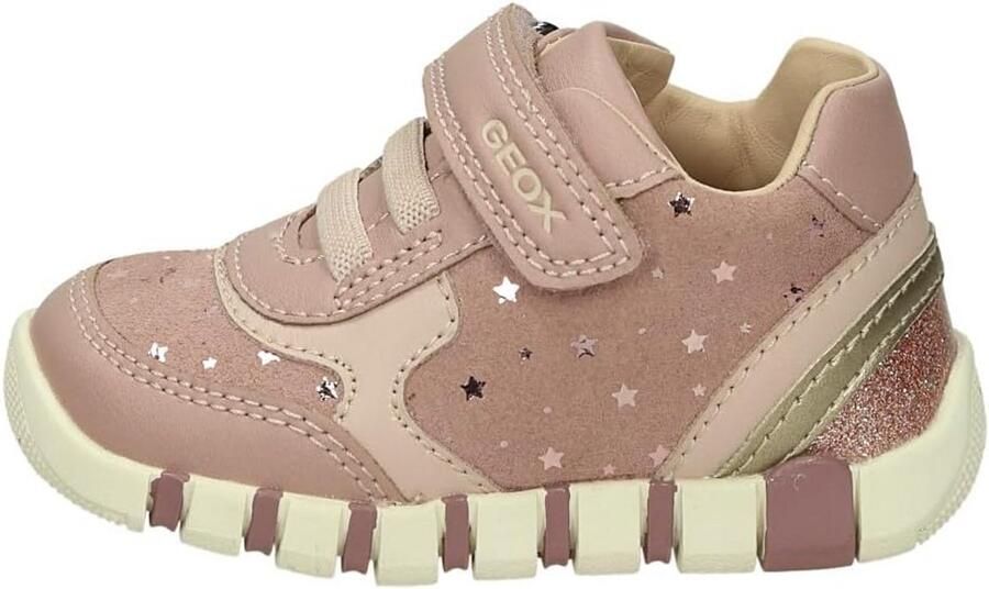 Ademende baby meisje eerste loopschoentjes voor peuters