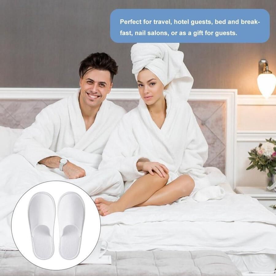 Allecta Gastenschoenen set van 2 Universele maat Wit Wegwerpschoenen Badslippers met handdoek en +