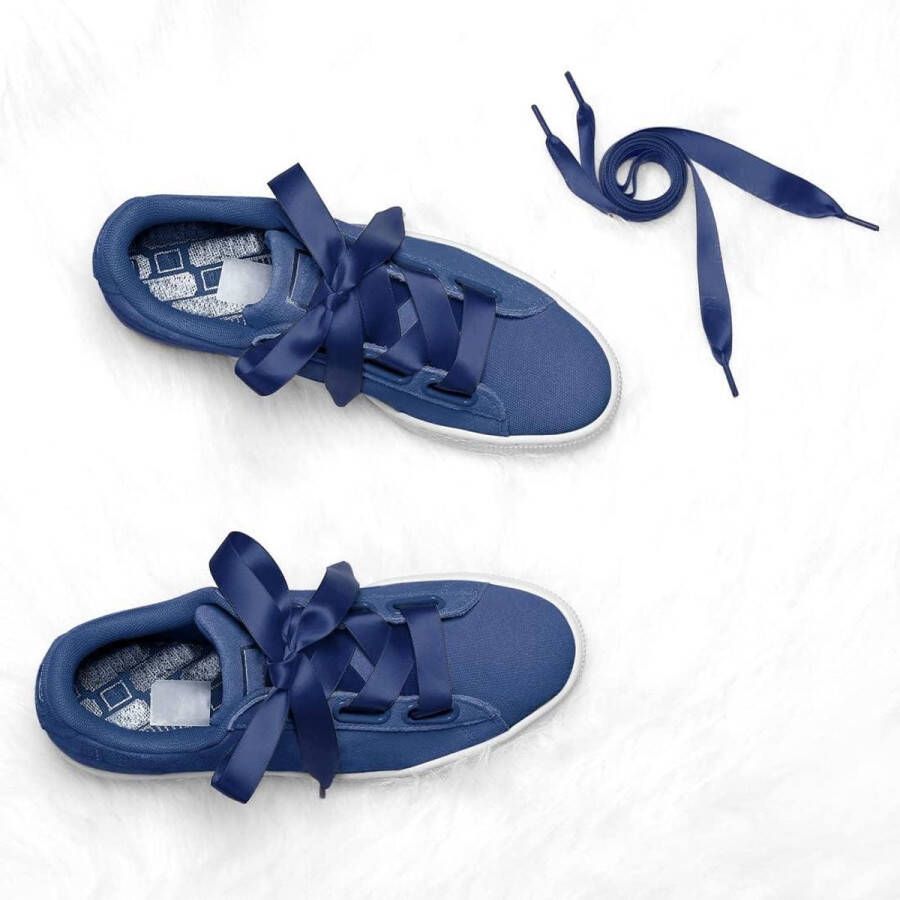 Allecto plus Marineblauwe veterschoenen dames van satijnen platte band