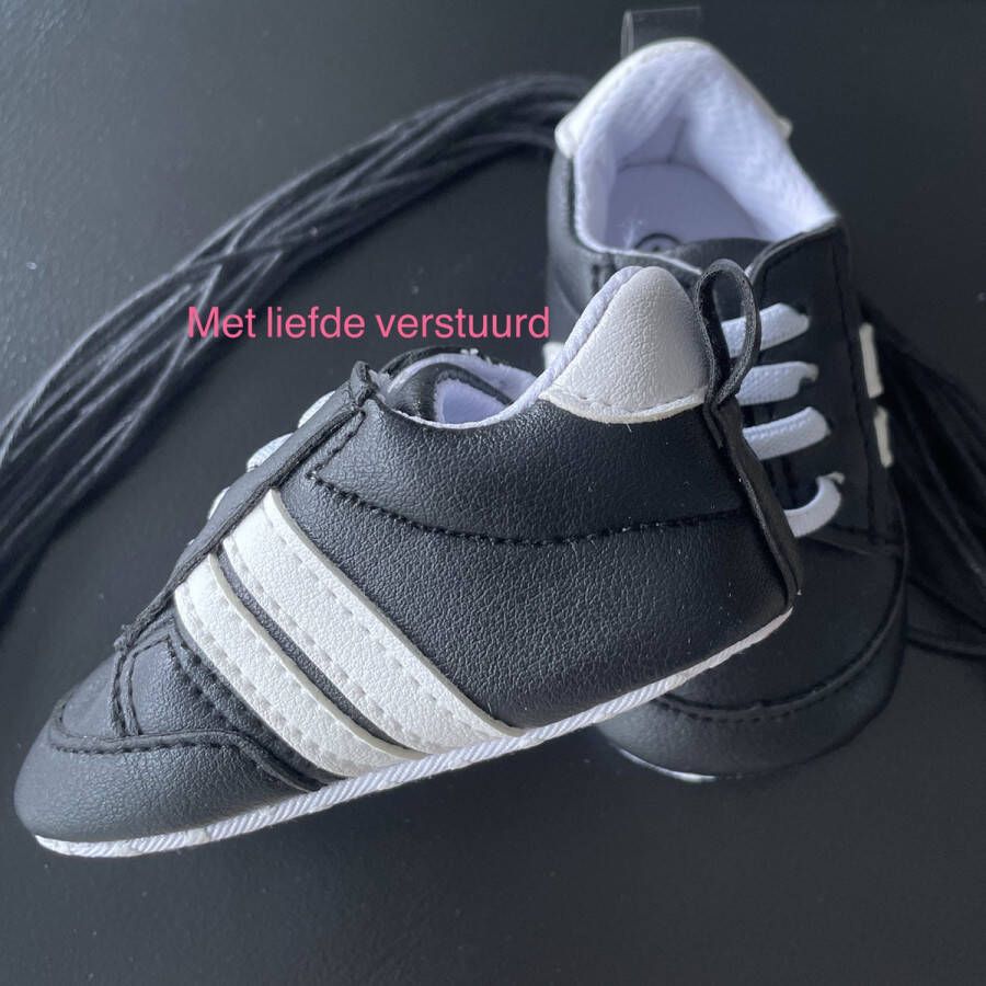 Babyschoen Sneaker Zwart met twee strepen wit - Foto 1