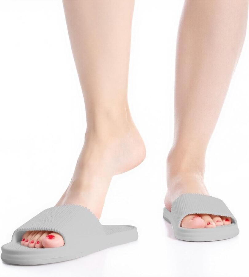 Comfortabele antislip badslippers voor nen en ideaal voor thuis badkamer en zwembad