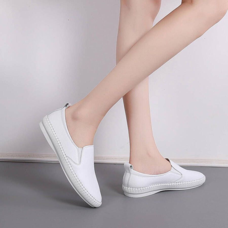 Comfortabele Dames Dressy Flats Wit Lederen Pumps voor Werk en Kantoor met Zachte Slip On en Ronde Neus