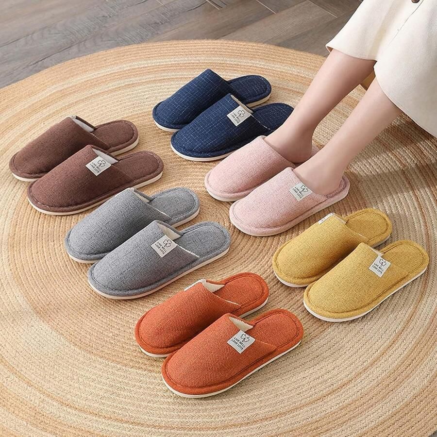 Comfortabele en ade de slippers voor nen en van katoen en linnen wasbaar en slipvast voor binnengebruik in hotel thuis of spa tijdens de herfst en winter