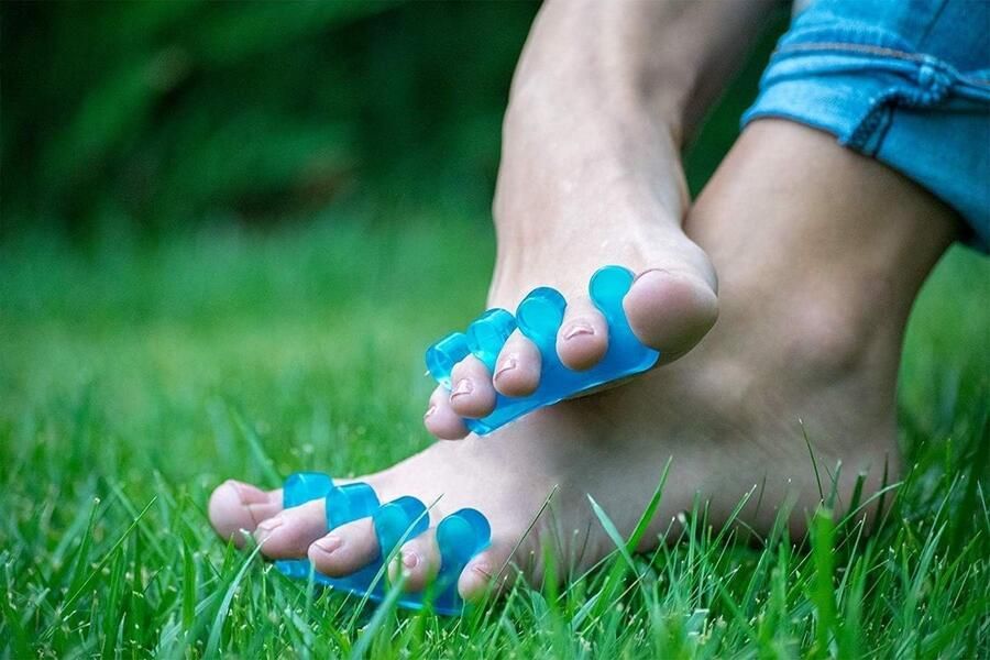 Comfortabele flip flops met teenscheider en gel spacer voor het verlichten van teenpijn na sportactiviteiten voor zowel nen als