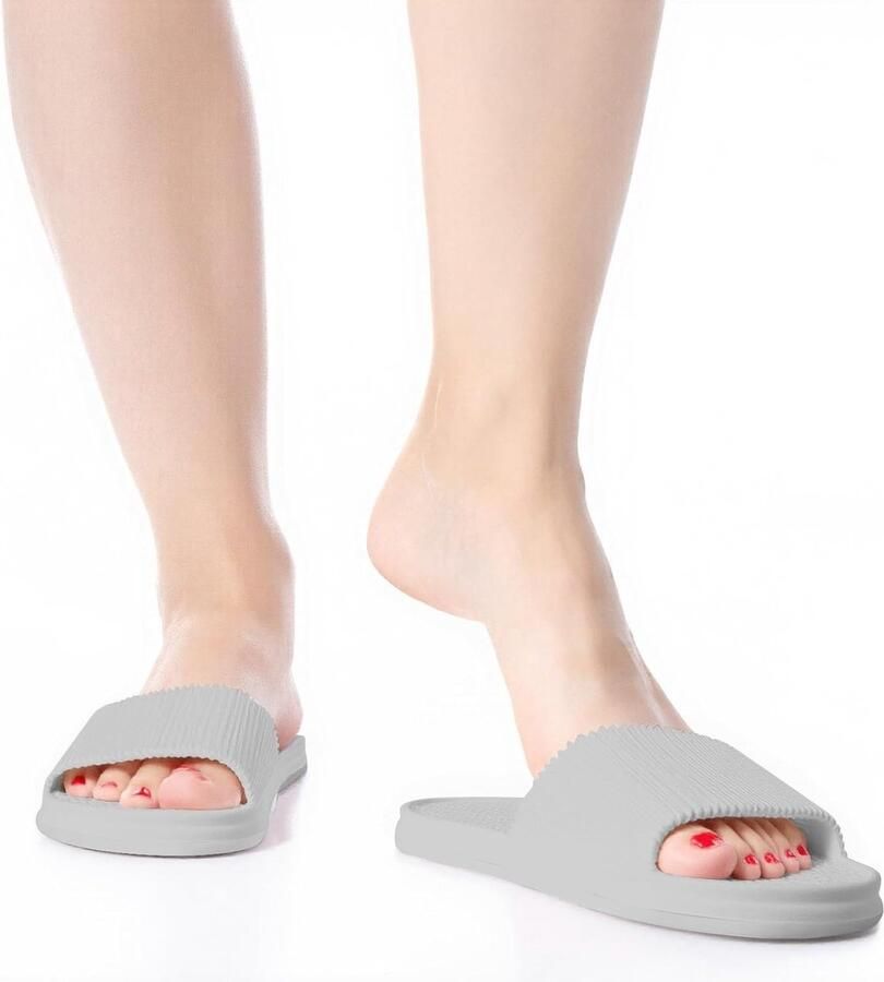 Comfortabele slip-on badslippers voor en antislip douche sandalen voor thuis badkamer en binnenzwembad